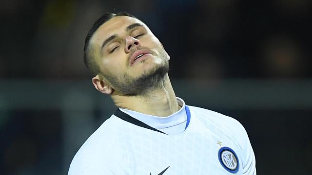 Icardi se lamenta durante un partido con el Inter