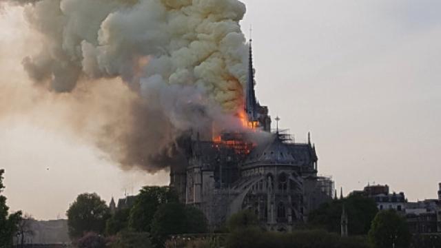 Incendio en la catedral de Notre Dame de París.