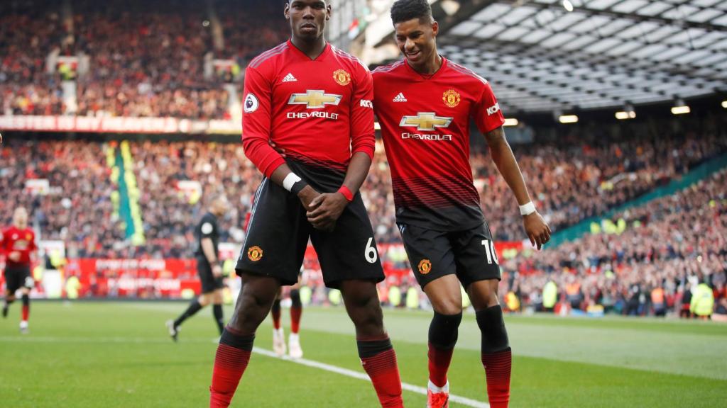 Pogba y Rashford celebran un gol del Manchester United