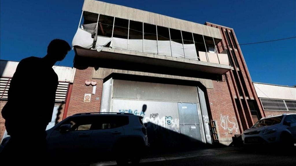 La nave, situada en Sabadell, y donde supuestamente se produjeron los hechos. Foto: EFE.