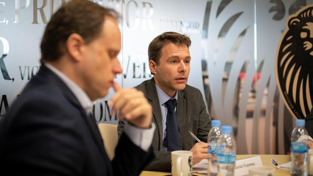 Daniel Lacalle  y Daniel Fuentes, durante el debate organizado por EL ESPAÑOL.