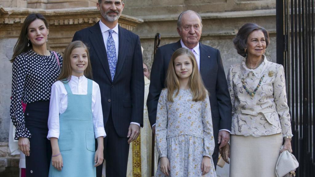 Los monarcas a las puertas de la catedral de Mallorca el año pasado.