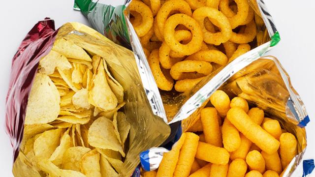 Tres tipos de 'snacks' de supermercado.