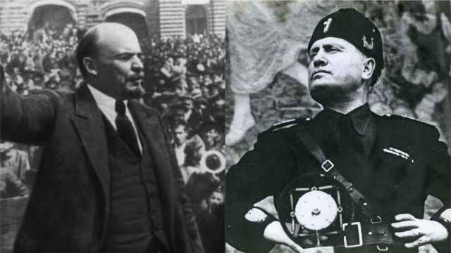 Lenin y Mussolini durante uno de sus discursos.