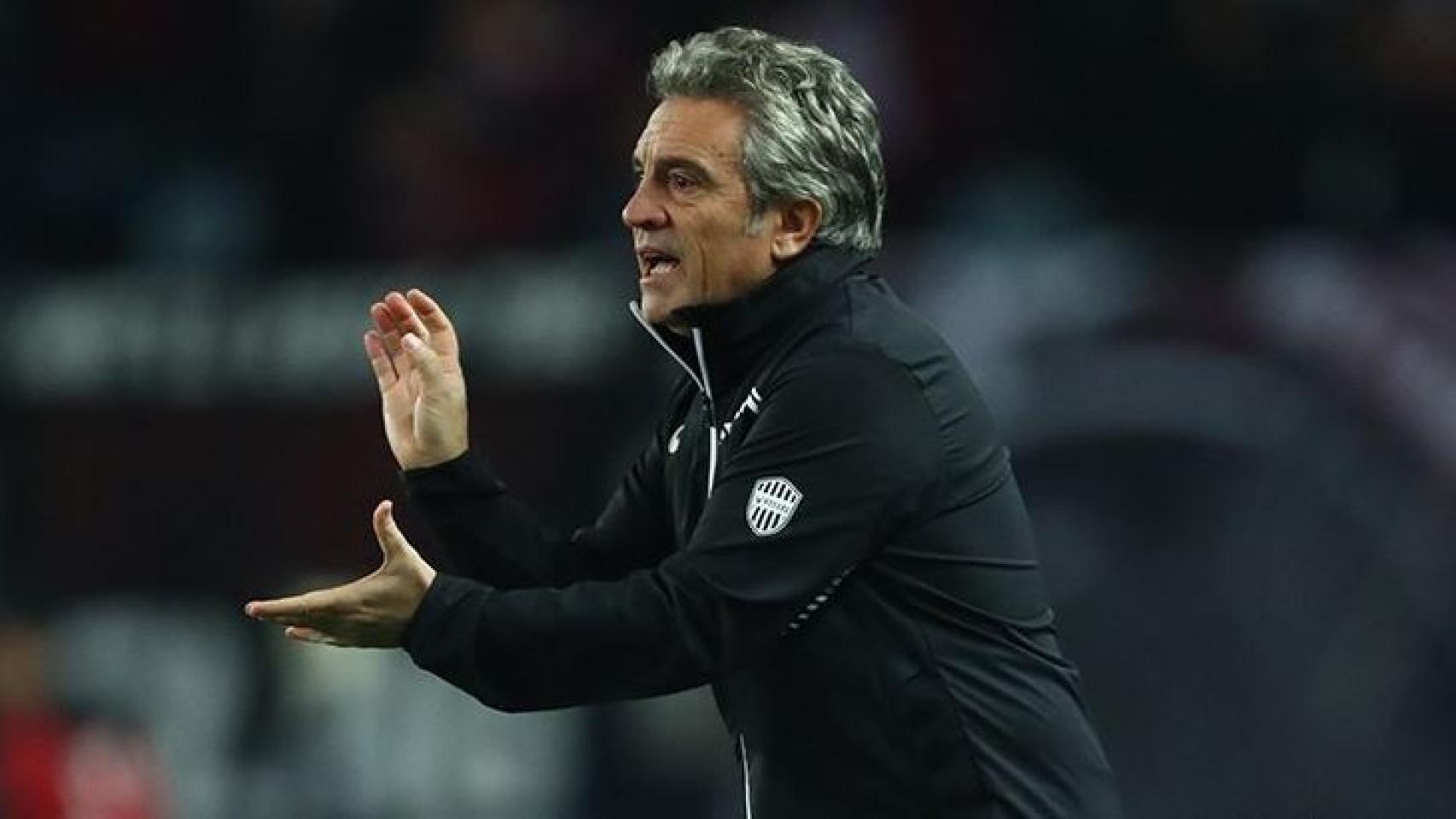 Juanma Lillo,  despedido del Vissel Kobe. Foto: Twitter (@Visselkobe)