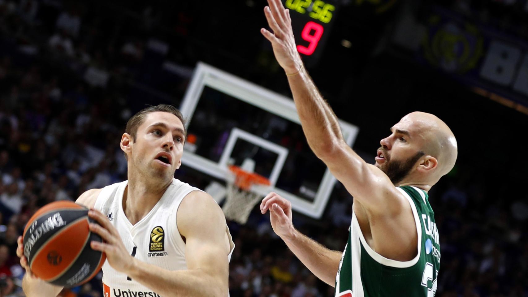 Causeur y Calathes en el primer partido entre Real Madrid y Panathinaikos