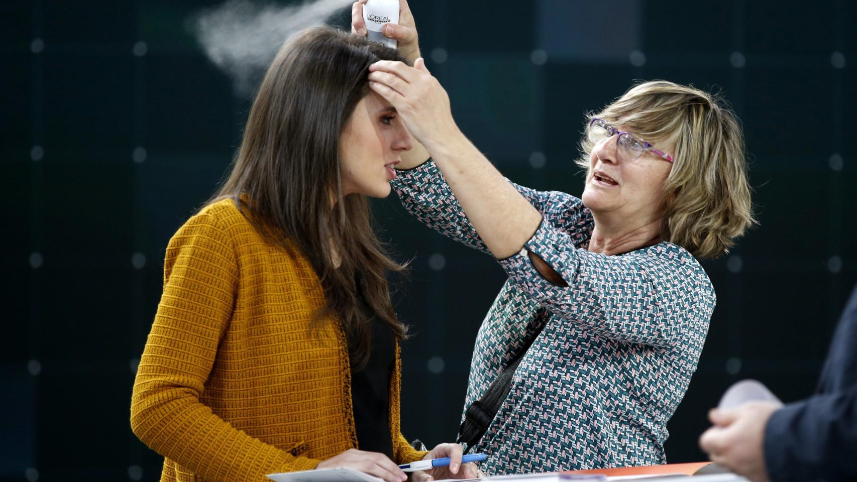 Irene Montero, durante una pausa para la publicidad, en el debate a seis en Televisión Española.