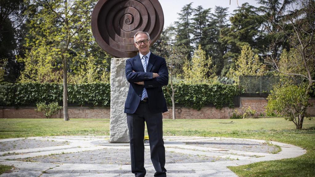 José Guirao en los jardines de La Moncloa.