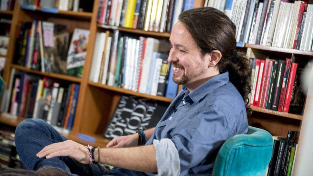 Pablo Iglesias en la librería Ocho y Medio.