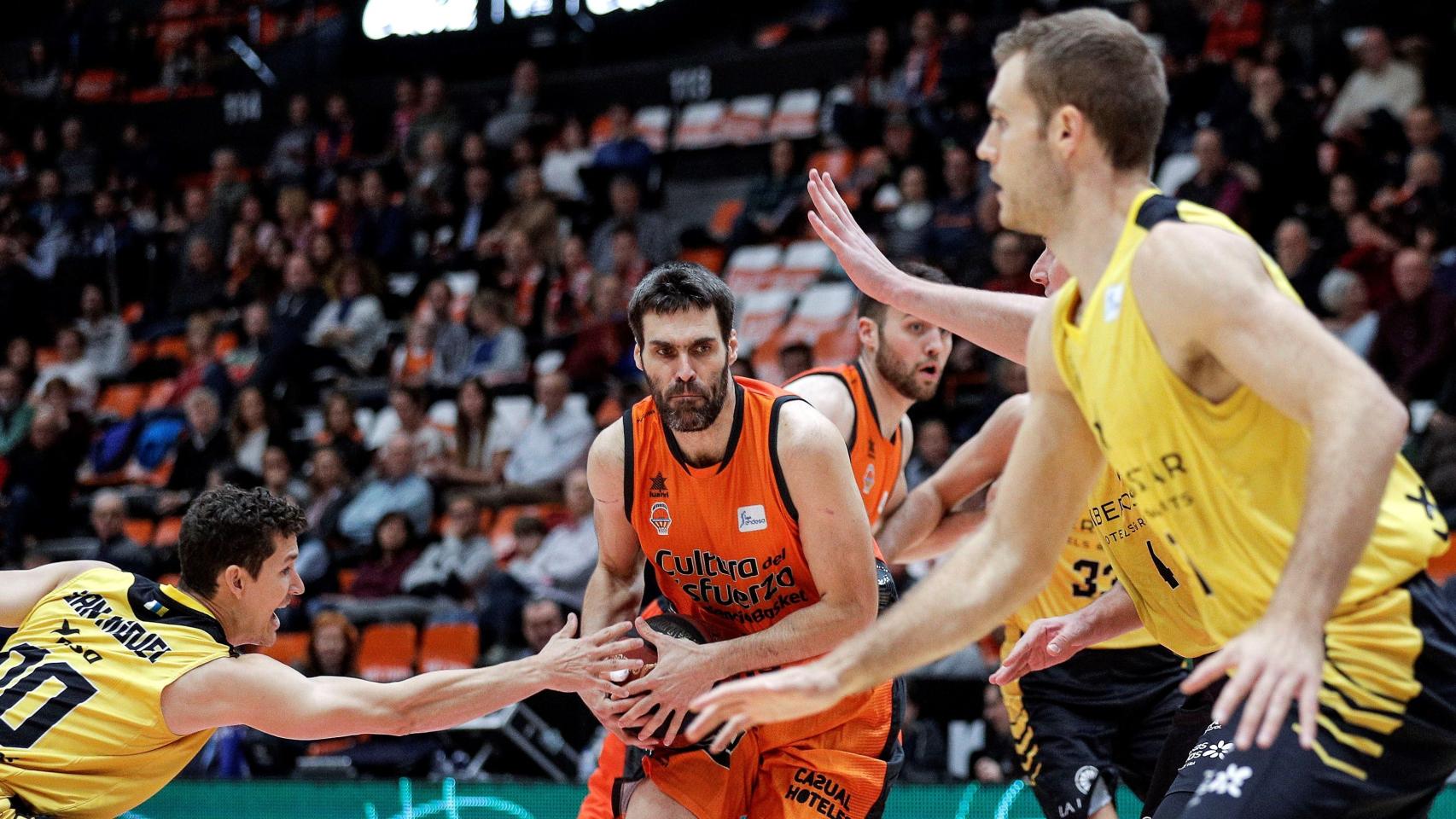 San Emeterio, contra el Iberostar Tenerife