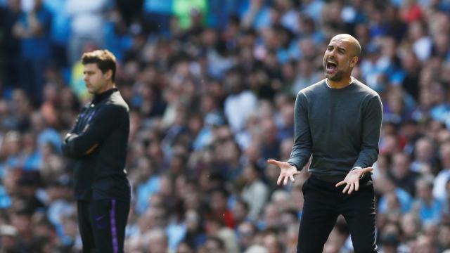 Guardiola y al fondo Pochettino, durante un momento del partido