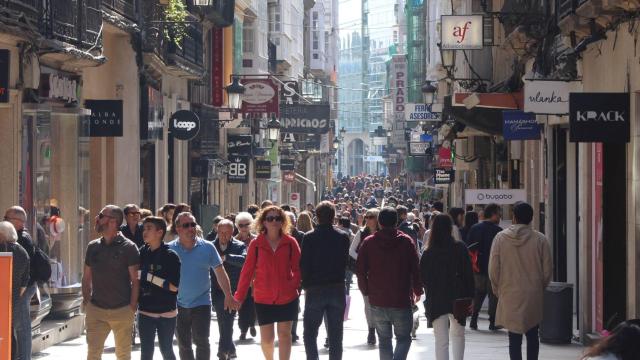 Tarde de compras en la calle Real de A Coruña