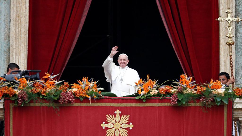 El Papa Francisco durante su tradicional mensaje del Domingo de Pascua en San Pedro del Vaticano.