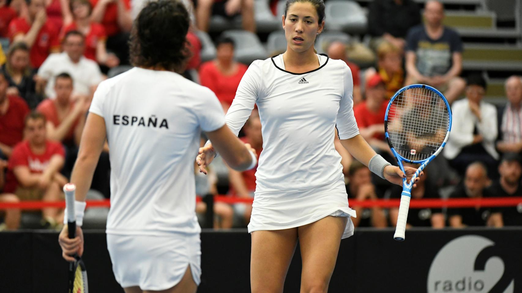 Muguruza y Carla Suarez disputando la Copa Federación.