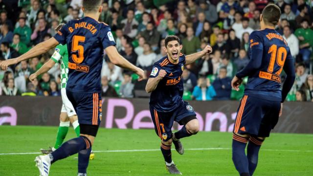 Guedes celebra uno de sus goles