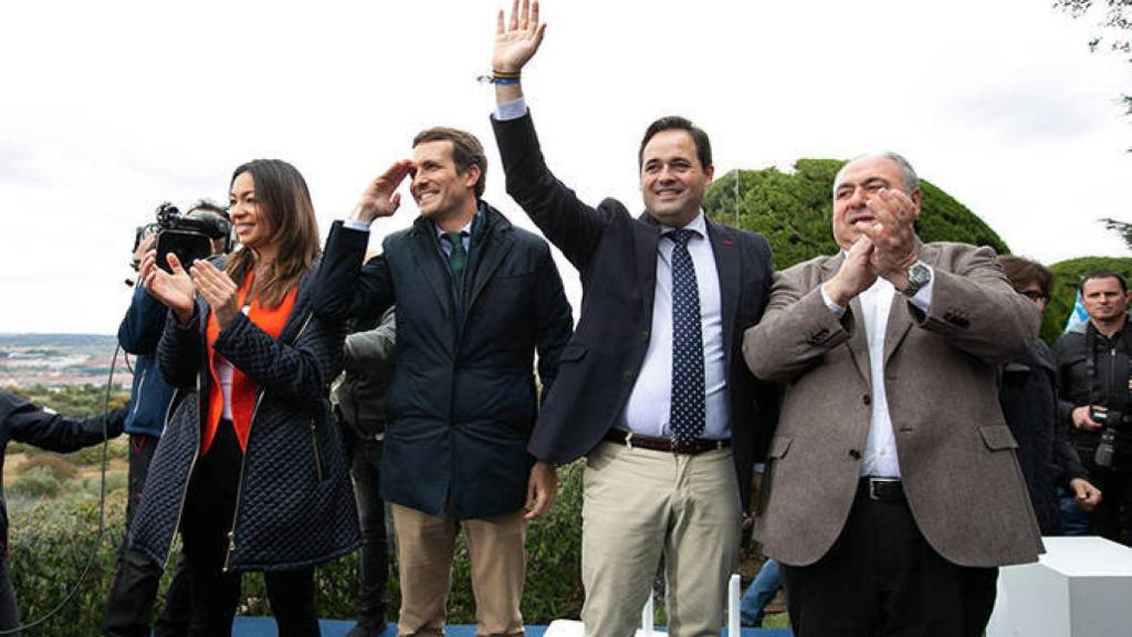 FOTO: Alonso y Tirado flanquean a Casado y a Núñez (H. Fraile).