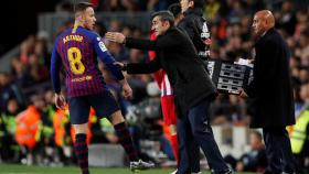 Arthur y Valverde durante un partido con el Barça.