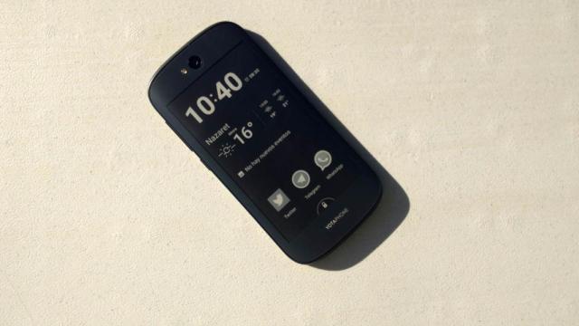 Yotaphone entra en bancarrota: ¿el fin de los móviles con doble pantalla?