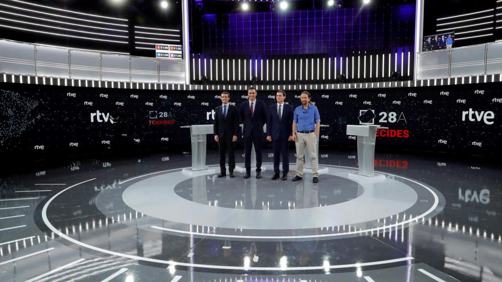 Pedro Sánchez, Albert Rivera, Pablo Casado y Pablo Iglesias posan antes del debate del 28-A.
