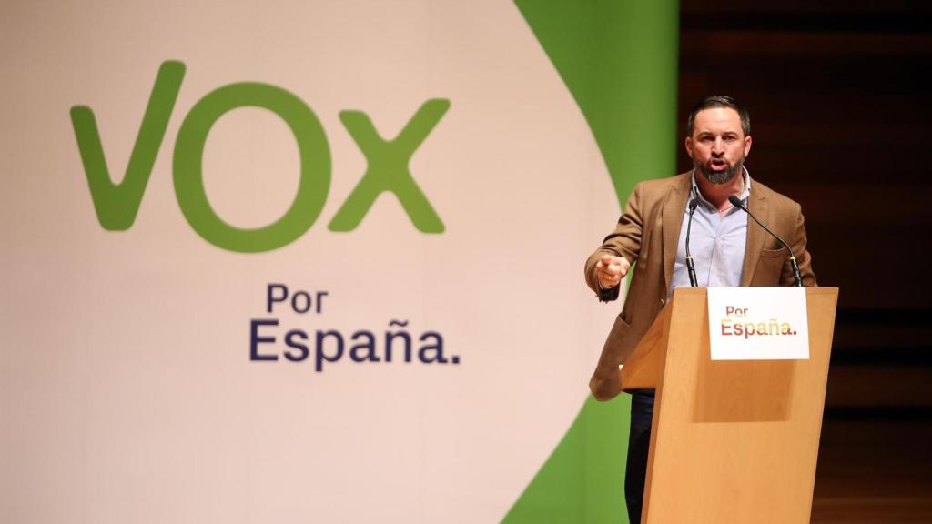 Abascal genera tensión en su llegada a A Coruña