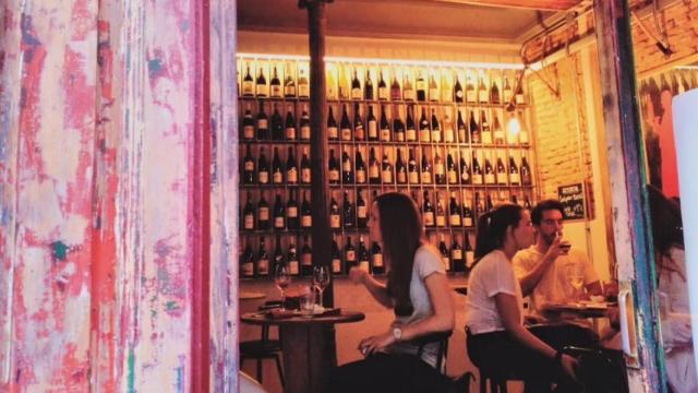 La Fisna, el bar de vinos más concurrido de Lavapiés