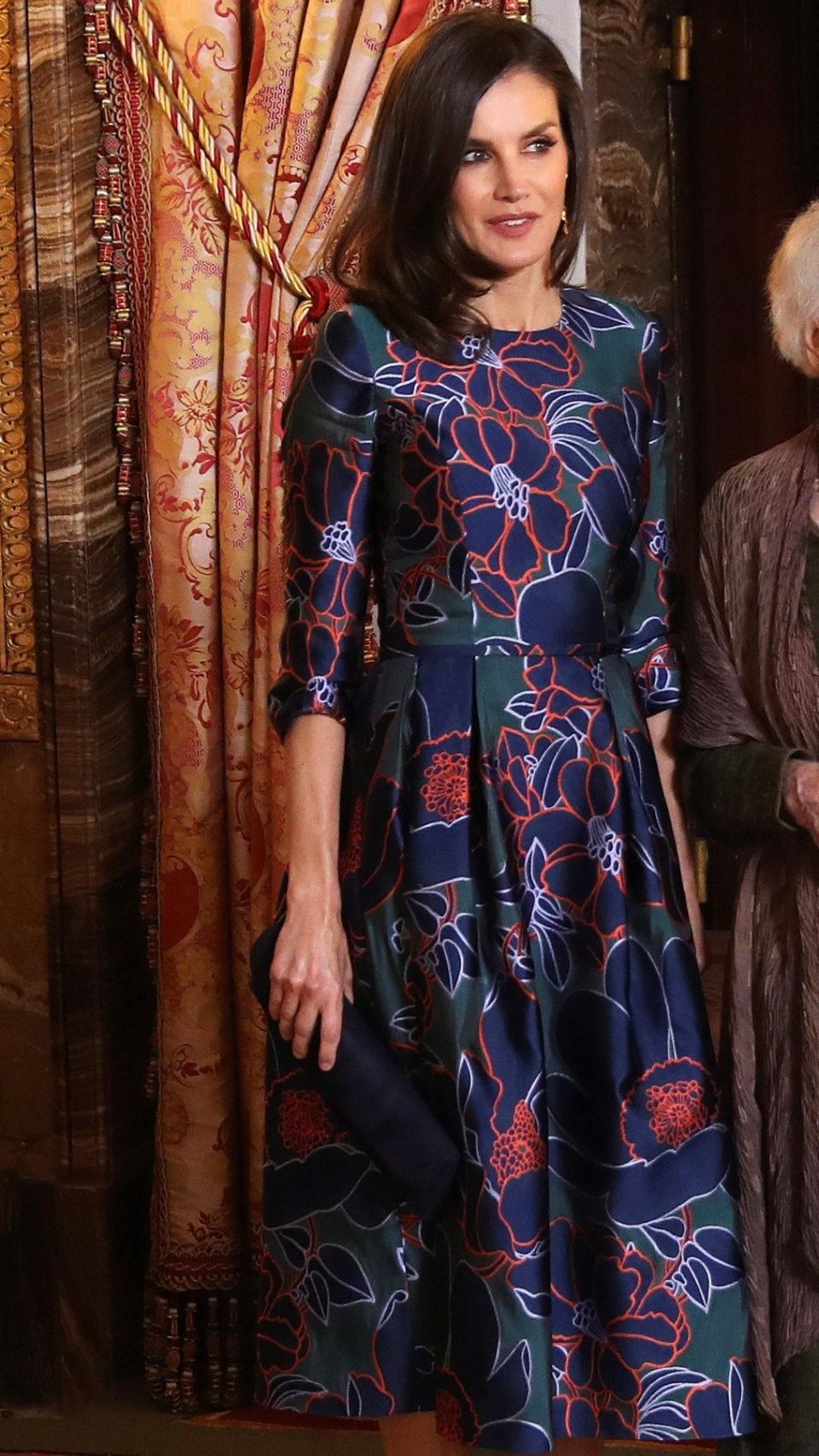 La reina Letizia ha vuelto a lucir el vestido de Carolina Herrera que escogió para su última visita a Londres.
