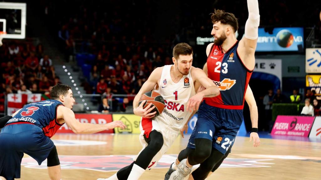 De Colo ante el Baskonia