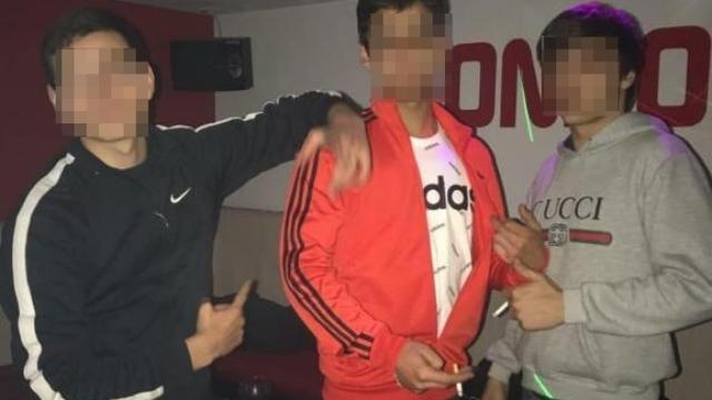 La Ertzaintza detuvo a siete jóvenes de entre 18 y 25 años como presuntos agresores de Santiago (primero por la izquierda y con sudadera negra).