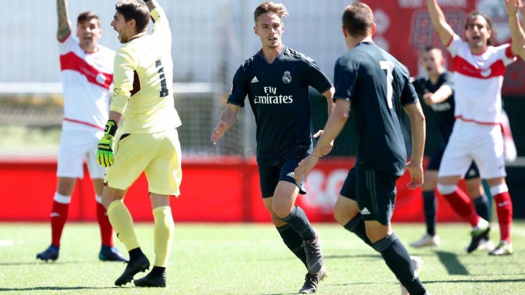 Dani Gómez celebra su gol al Sanse