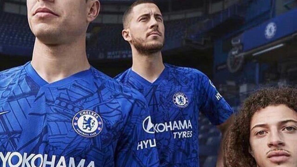 Hazard presenta la camiseta del Chelsea