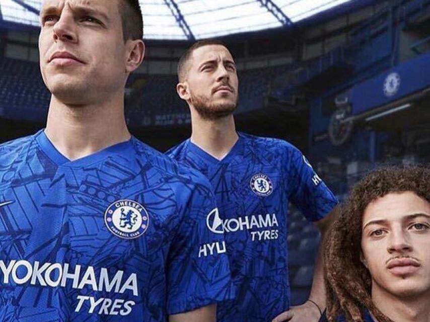 Hazard presenta la camiseta del Chelsea