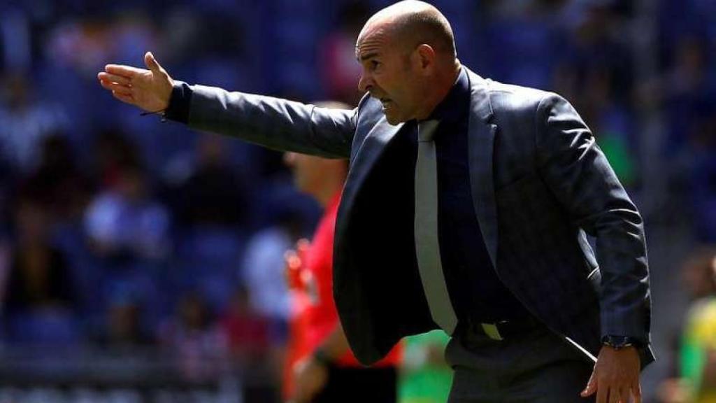 Paco Jémez dirigiendo al Rayo durante un partido