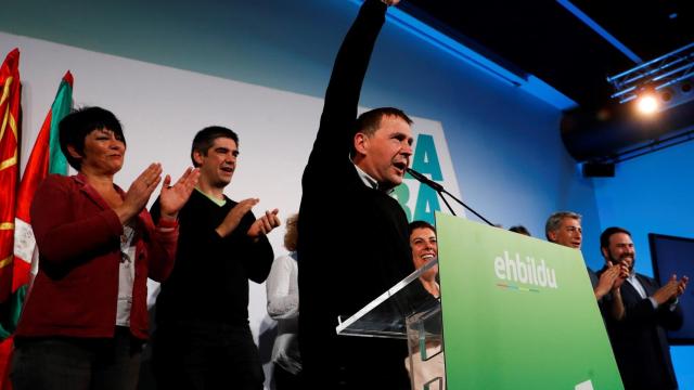 El portavoz de EH Bildu, Arnaldo Otegi valora los resultados electorales este domingo en San Sebastián.