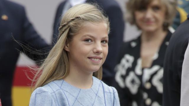 La infanta Sofía celebra su 12 cumpleaños sin la presencia de su madre, que está de viaje en Mozambique.