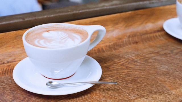 Una taza de café que no tiene porque espabilarte al instante