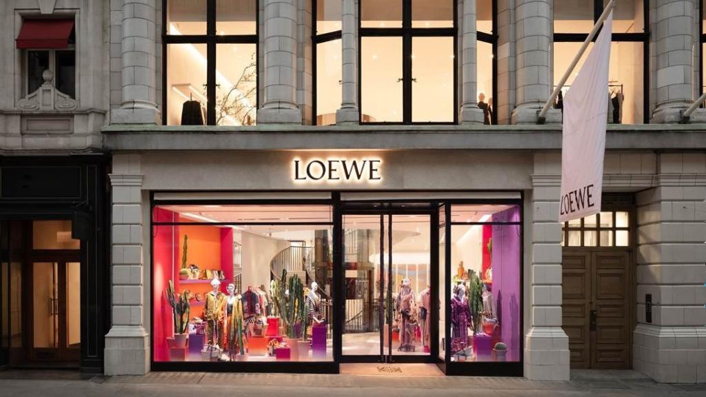 Exterior de la tienda de Loewe en Londres que acaba de inaugurarse.