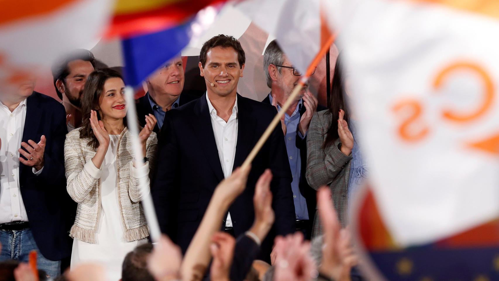 El líder de Ciudadanos Albert Rivera, junto a Inés Arrimadas, valora los resultados electorales.