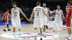 Los jugadores del Real Madrid en su duelo ante el UCAM Murcia