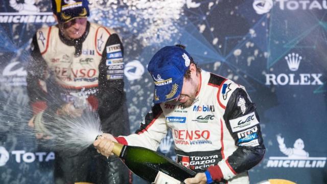 Fernando Alonso celebra la victoria en las 1.000 Millas de Sebring