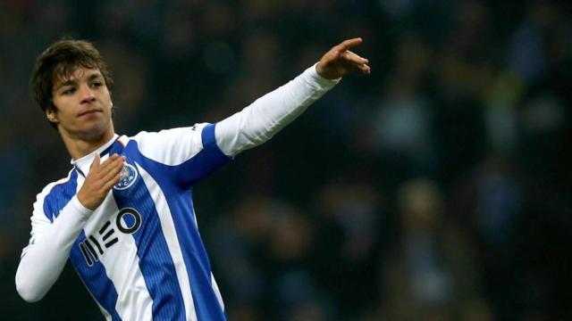 Óliver Torres celebra un gol con la camiseta del Oporto