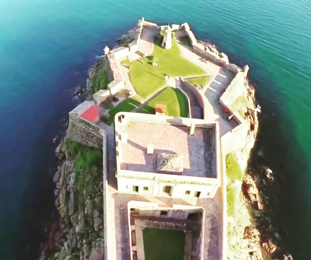 El castillo de San Antón desde el aire