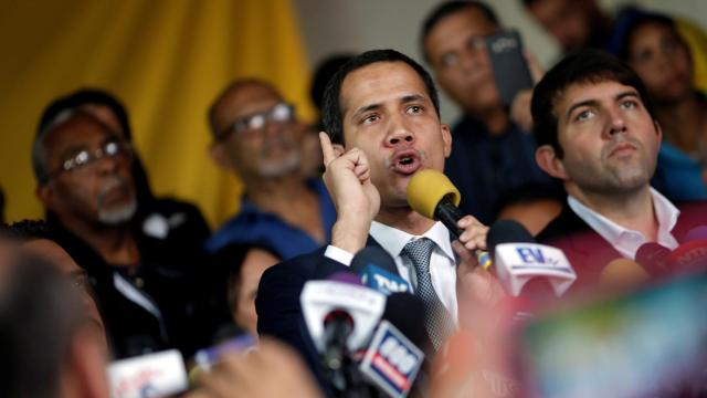 Guaidó, durante su comparecencia ante los medios en Caracas.