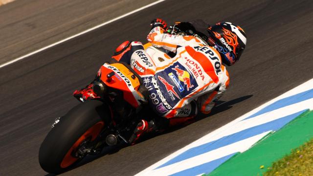 Jorge Lorenzo traza un viraje, durante la primera sesión libre en el circuito de Jerez-Ángel Nieto.