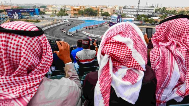 La primera curva del circuito urbano de Riyadh. Foto: ad-diriyah-eprix.com