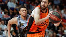 Partido entre el Valencia Basket y el Cafés Candelas Breogán