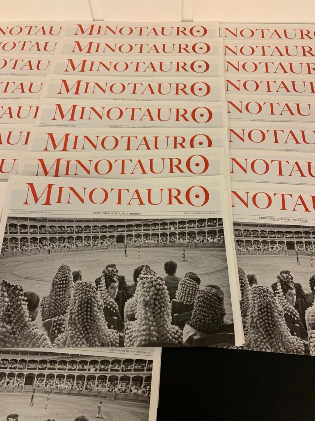 Decenas de “Minotauro” en su presentación en Sevilla. La foto de portada es de Aitor Lara