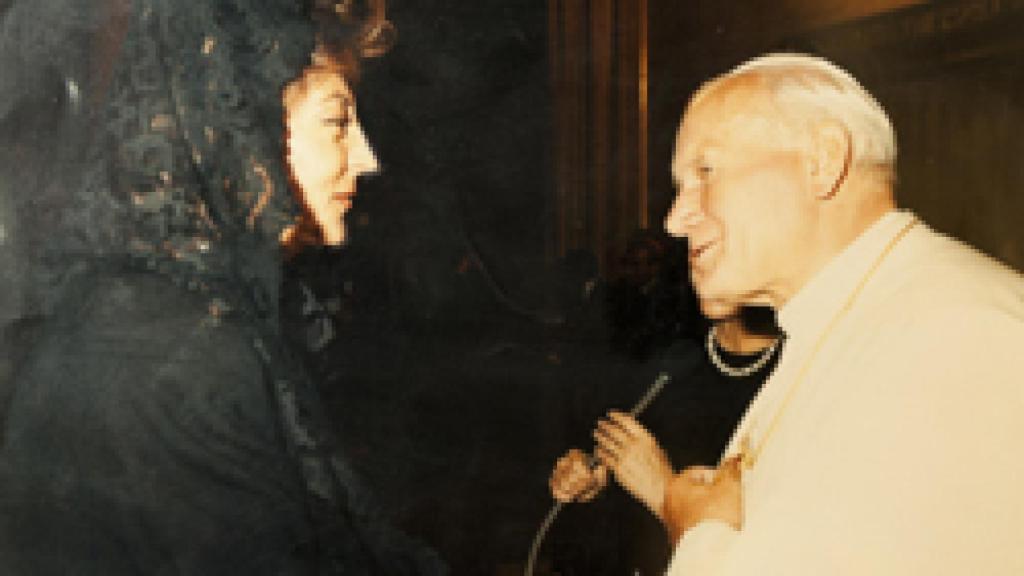 Pitita Ridruejo y el Papa Juan Pablo II.