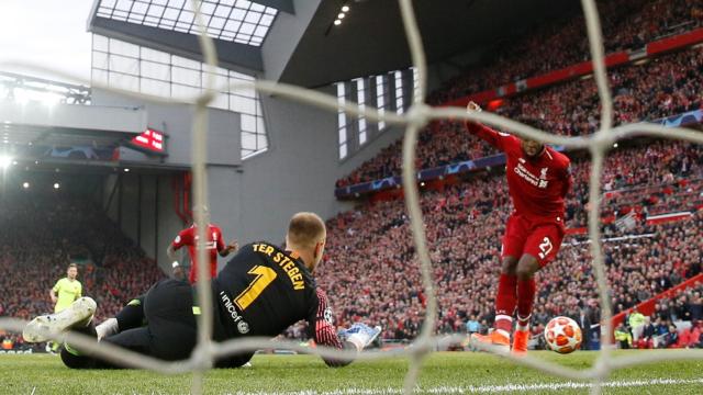 Origi marca en el Liverpool - Barcelona