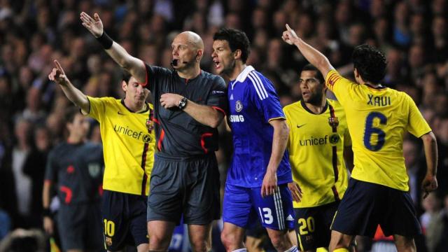 Ovrebo, durante el Chelsea - FC Barcelona