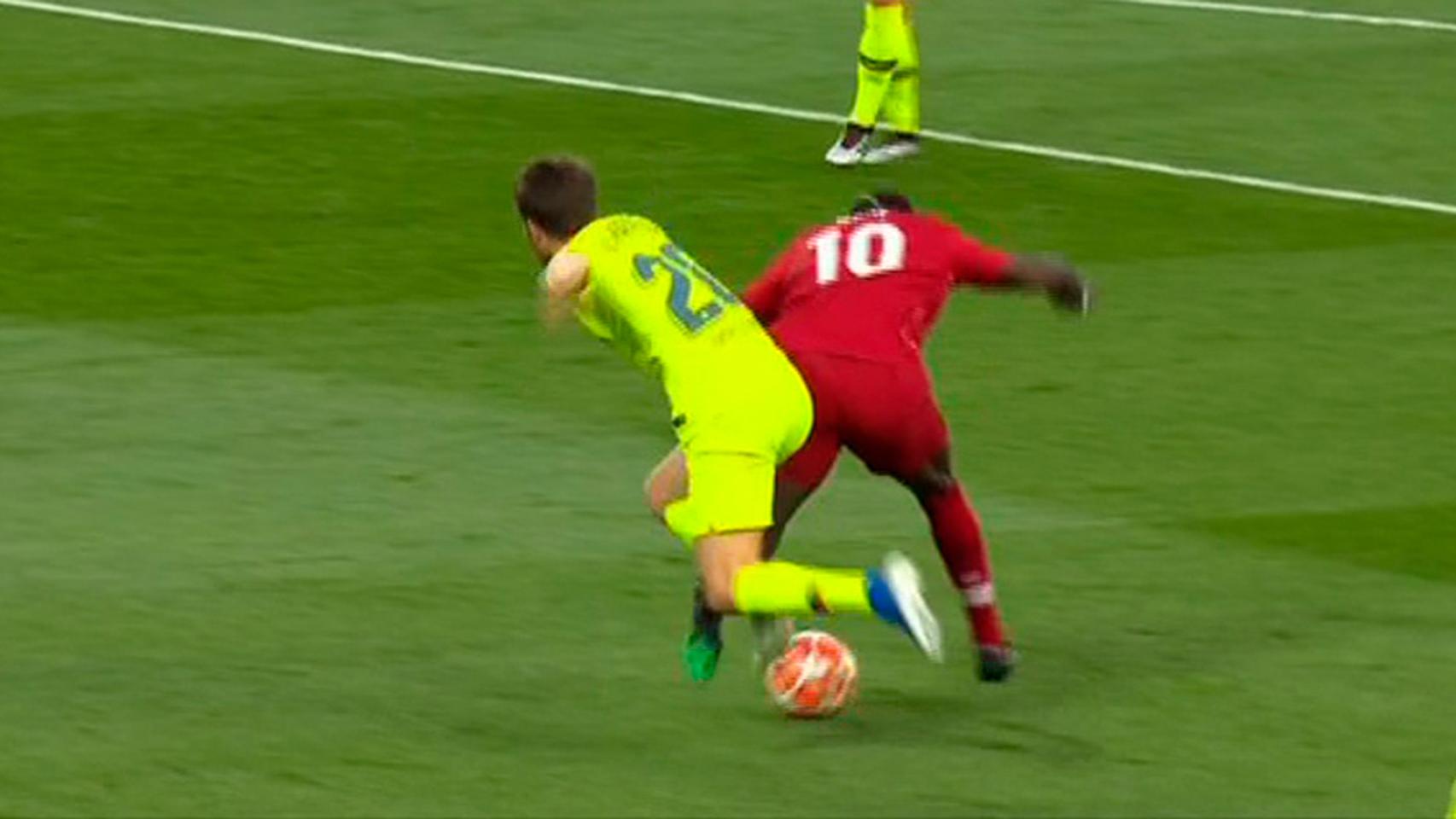 Penalti no pitado sobre el Liverpool